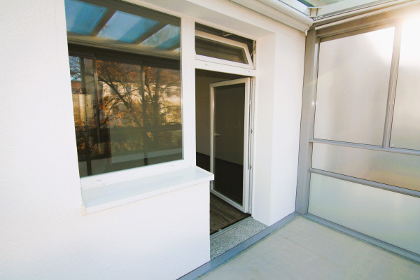 4 Räume für die anspruchsvolle Familie und ein verglaster Balkon.