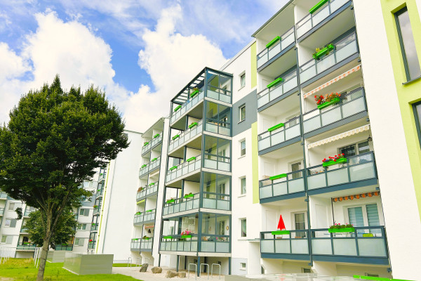 2Raumwohnung mit toller Aussicht und 2 Balkonen im Erstbezug.