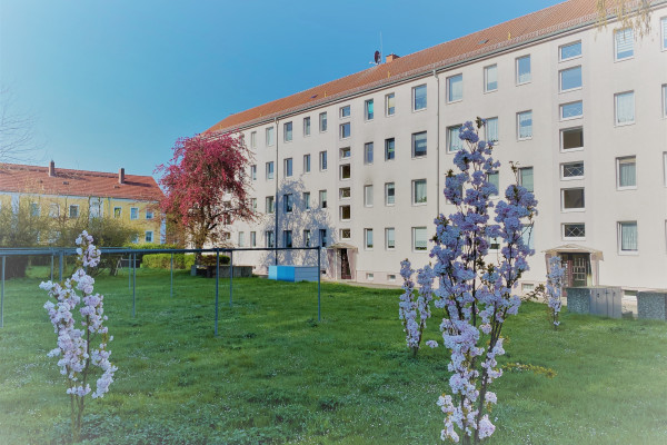 Schick hergerichtetes  Zuhause mit viel Grün und idyllischer Ruhe.