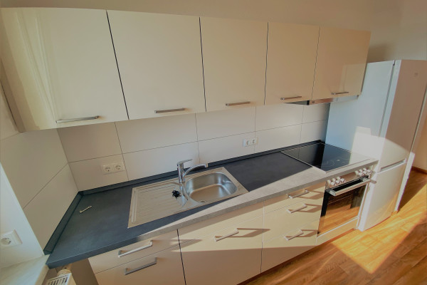 Gemütliche 2Raumwohnung mit einem verglasten XXL-Balkon.